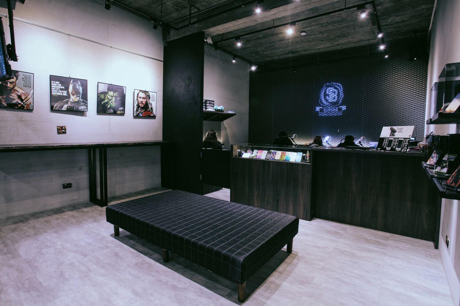 手機包膜店設計案例